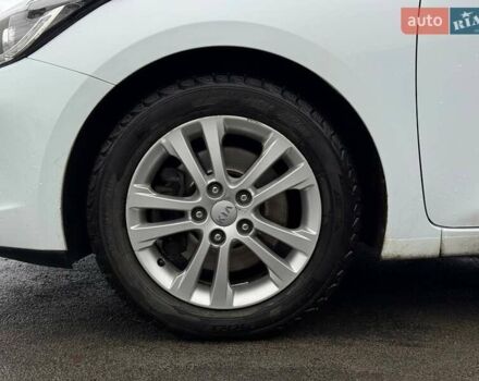 Білий Кіа Сід, об'ємом двигуна 1.6 л та пробігом 266 тис. км за 7700 $, фото 12 на Automoto.ua