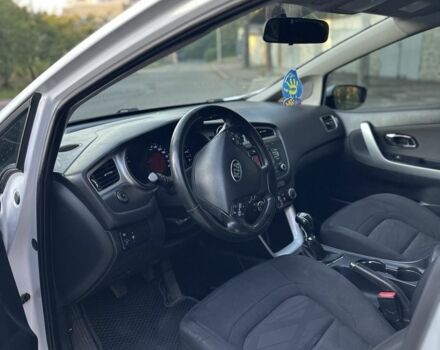 Белый Киа Сид, объемом двигателя 1.4 л и пробегом 250 тыс. км за 7700 $, фото 12 на Automoto.ua