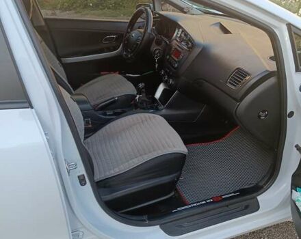 Белый Киа Сид, объемом двигателя 1.58 л и пробегом 240 тыс. км за 8700 $, фото 5 на Automoto.ua