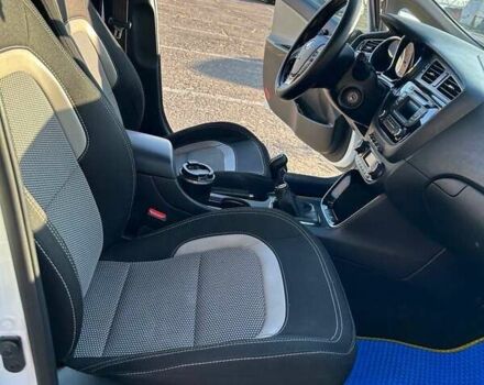 Білий Кіа Сід, об'ємом двигуна 1.6 л та пробігом 287 тис. км за 8600 $, фото 8 на Automoto.ua