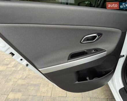 Білий Кіа Сід, об'ємом двигуна 1.6 л та пробігом 210 тис. км за 13500 $, фото 28 на Automoto.ua