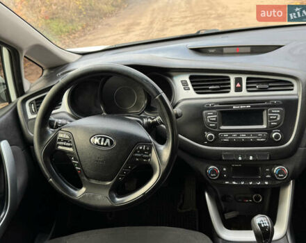 Кіа Сід 2015 у Прилуках на Automoto.ua Білий Кіа Сід, об'ємом двигуна 1.4 л та пробігом 233 тис. км за 6900 $, фото 9 на Automoto.ua