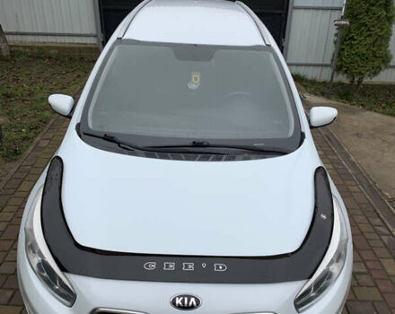 Білий Кіа Сід, об'ємом двигуна 1.6 л та пробігом 258 тис. км за 7800 $, фото 12 на Automoto.ua