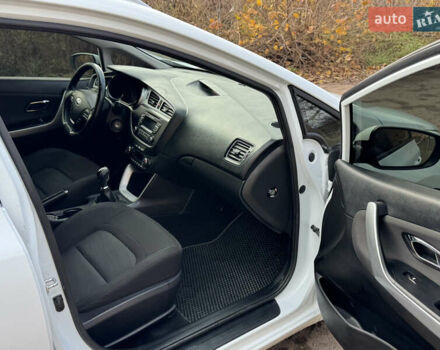 Кіа Сід 2015 у Прилуках на Automoto.ua Білий Кіа Сід, об'ємом двигуна 1.4 л та пробігом 233 тис. км за 6900 $, фото 12 на Automoto.ua