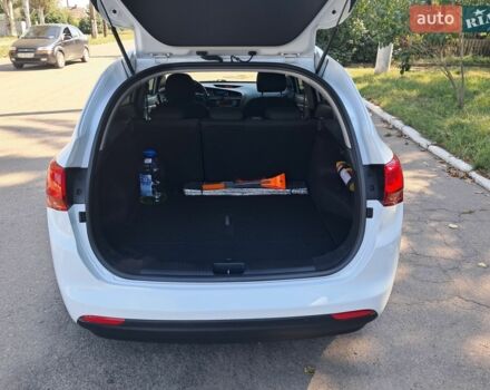 Белый Киа Сид, объемом двигателя 1.58 л и пробегом 58 тыс. км за 10100 $, фото 2 на Automoto.ua