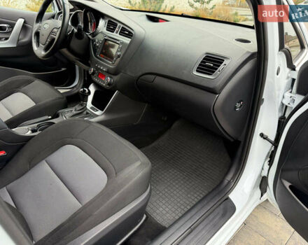 Білий Кіа Сід, об'ємом двигуна 1.6 л та пробігом 210 тис. км за 13500 $, фото 34 на Automoto.ua