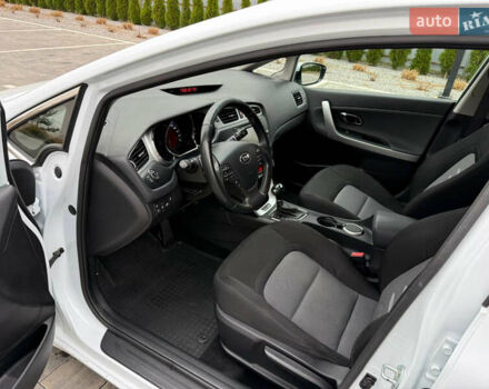 Білий Кіа Сід, об'ємом двигуна 1.6 л та пробігом 210 тис. км за 13500 $, фото 15 на Automoto.ua