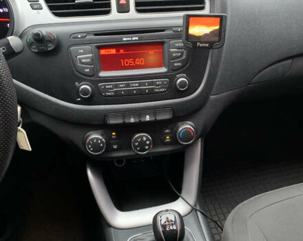 Білий Кіа Сід, об'ємом двигуна 1.6 л та пробігом 258 тис. км за 7800 $, фото 26 на Automoto.ua