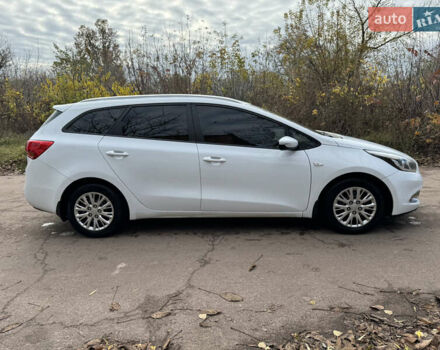 Кіа Сід 2015 у Прилуках на Automoto.ua Білий Кіа Сід, об'ємом двигуна 1.4 л та пробігом 233 тис. км за 6900 $, фото 3 на Automoto.ua
