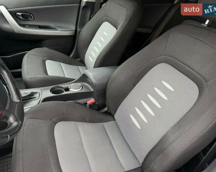 Білий Кіа Сід, об'ємом двигуна 1.6 л та пробігом 210 тис. км за 13500 $, фото 20 на Automoto.ua