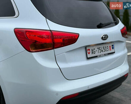 Білий Кіа Сід, об'ємом двигуна 1.6 л та пробігом 210 тис. км за 13500 $, фото 12 на Automoto.ua
