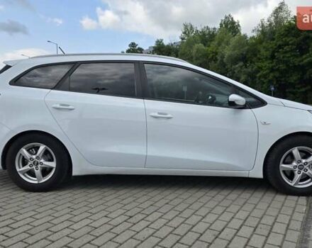 Белый Киа Сид, объемом двигателя 1.4 л и пробегом 196 тыс. км за 9400 $, фото 19 на Automoto.ua
