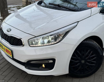 Белый Киа Сид, объемом двигателя 1.59 л и пробегом 19 тыс. км за 13300 $, фото 5 на Automoto.ua