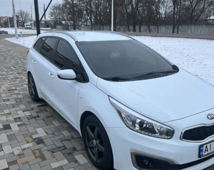 Белый Киа Сид, объемом двигателя 1.58 л и пробегом 229 тыс. км за 11000 $, фото 4 на Automoto.ua