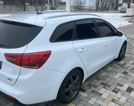 Белый Киа Сид, объемом двигателя 1.58 л и пробегом 229 тыс. км за 11000 $, фото 3 на Automoto.ua