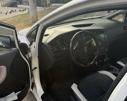 Киа Сид 2016 в Кривом Роге на Automoto.ua Белый Киа Сид, объемом двигателя 1.58 л и пробегом 138 тыс. км за 12000 $, фото 6 на Automoto.ua