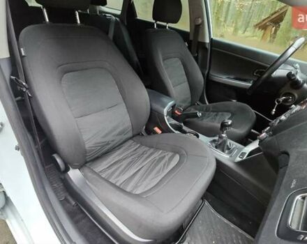 Белый Киа Сид, объемом двигателя 1.4 л и пробегом 198 тыс. км за 8500 $, фото 11 на Automoto.ua