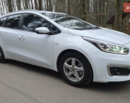Белый Киа Сид, объемом двигателя 1.4 л и пробегом 198 тыс. км за 8500 $, фото 2 на Automoto.ua