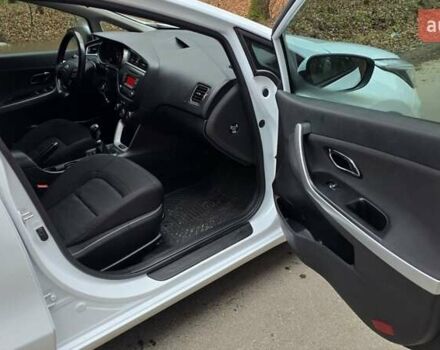 Белый Киа Сид, объемом двигателя 1.4 л и пробегом 198 тыс. км за 8500 $, фото 7 на Automoto.ua