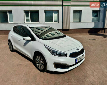 Белый Киа Сид, объемом двигателя 1.59 л и пробегом 52 тыс. км за 15000 $, фото 2 на Automoto.ua