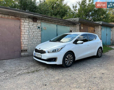 Белый Киа Сид, объемом двигателя 1.59 л и пробегом 52 тыс. км за 15000 $, фото 8 на Automoto.ua