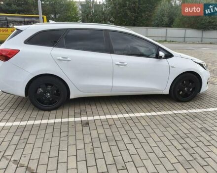 Белый Киа Сид, объемом двигателя 1.6 л и пробегом 237 тыс. км за 11100 $, фото 2 на Automoto.ua