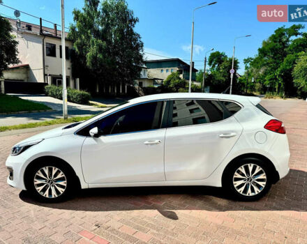 Белый Киа Сид, объемом двигателя 1.59 л и пробегом 52 тыс. км за 15000 $, фото 22 на Automoto.ua
