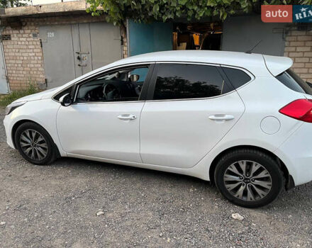 Белый Киа Сид, объемом двигателя 1.59 л и пробегом 52 тыс. км за 15000 $, фото 6 на Automoto.ua