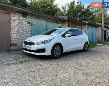 Белый Киа Сид, объемом двигателя 1.59 л и пробегом 52 тыс. км за 15000 $, фото 7 на Automoto.ua