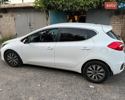 Белый Киа Сид, объемом двигателя 1.59 л и пробегом 52 тыс. км за 15000 $, фото 5 на Automoto.ua