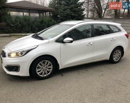 Белый Киа Сид, объемом двигателя 1.6 л и пробегом 160 тыс. км за 11600 $, фото 2 на Automoto.ua