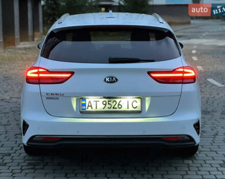 Белый Киа Сид, объемом двигателя 1.6 л и пробегом 240 тыс. км за 16800 $, фото 3 на Automoto.ua