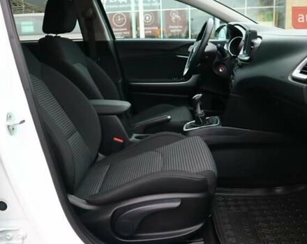 Белый Киа Сид, объемом двигателя 1.37 л и пробегом 33 тыс. км за 15432 $, фото 5 на Automoto.ua