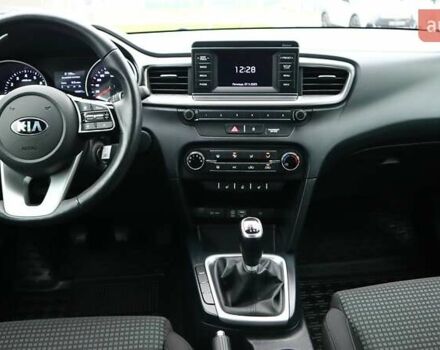 Белый Киа Сид, объемом двигателя 1.37 л и пробегом 33 тыс. км за 15432 $, фото 7 на Automoto.ua