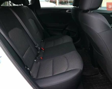 Белый Киа Сид, объемом двигателя 1.37 л и пробегом 33 тыс. км за 15432 $, фото 6 на Automoto.ua