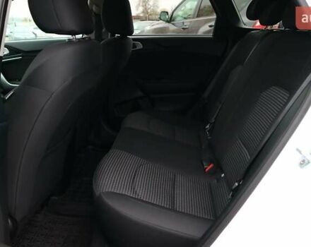 Белый Киа Сид, объемом двигателя 1.37 л и пробегом 33 тыс. км за 15432 $, фото 13 на Automoto.ua