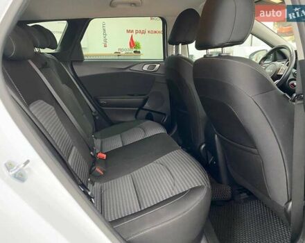 Белый Киа Сид, объемом двигателя 1.59 л и пробегом 57 тыс. км за 17790 $, фото 31 на Automoto.ua