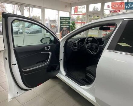 Белый Киа Сид, объемом двигателя 1.59 л и пробегом 57 тыс. км за 17790 $, фото 14 на Automoto.ua