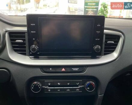 Белый Киа Сид, объемом двигателя 1.59 л и пробегом 57 тыс. км за 17790 $, фото 24 на Automoto.ua