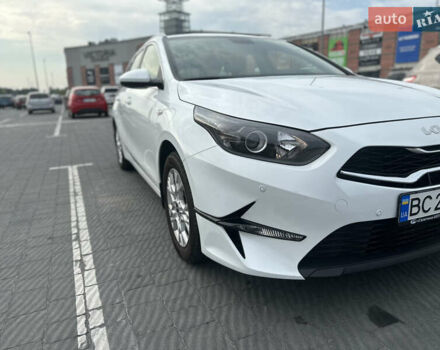 Белый Киа Сид, объемом двигателя 1.59 л и пробегом 10 тыс. км за 19200 $, фото 5 на Automoto.ua