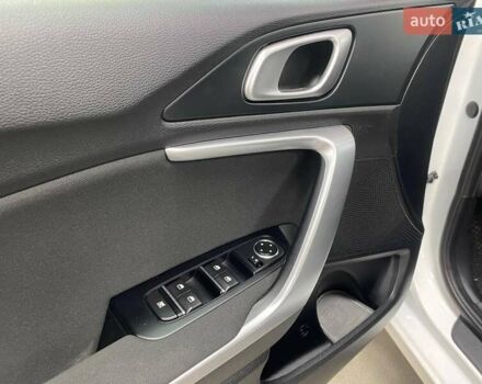 Белый Киа Сид, объемом двигателя 1.59 л и пробегом 57 тыс. км за 17790 $, фото 15 на Automoto.ua