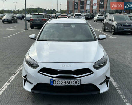 Белый Киа Сид, объемом двигателя 1.59 л и пробегом 10 тыс. км за 19200 $, фото 3 на Automoto.ua
