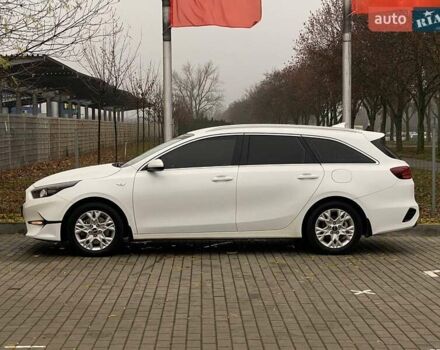 Белый Киа Сид, объемом двигателя 1.6 л и пробегом 28 тыс. км за 17800 $, фото 4 на Automoto.ua