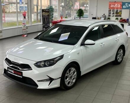 Белый Киа Сид, объемом двигателя 1.58 л и пробегом 57 тыс. км за 17990 $, фото 5 на Automoto.ua
