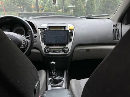 Белый Киа Сид, объемом двигателя 1.6 л и пробегом 336 тыс. км за 4000 $, фото 1 на Automoto.ua