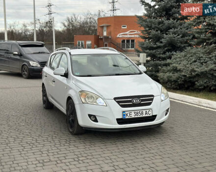 Белый Киа Сид, объемом двигателя 1.58 л и пробегом 381 тыс. км за 5200 $, фото 1 на Automoto.ua