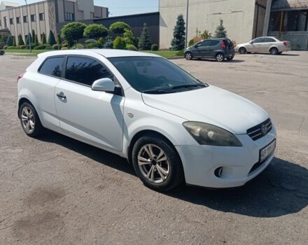 Белый Киа Сид, объемом двигателя 0 л и пробегом 272 тыс. км за 5100 $, фото 1 на Automoto.ua
