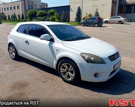 Белый Киа Сид, объемом двигателя 1.4 л и пробегом 272 тыс. км за 5200 $, фото 1 на Automoto.ua