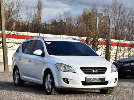 Белый Киа Сид, объемом двигателя 1.4 л и пробегом 252 тыс. км за 5499 $, фото 1 на Automoto.ua