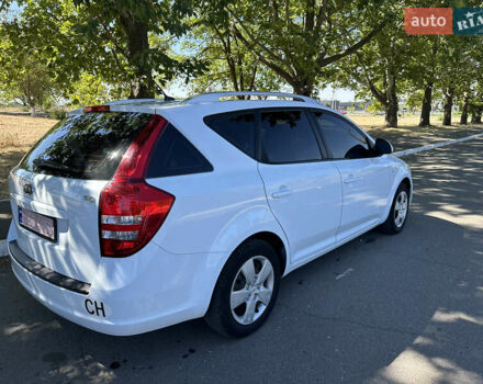 Белый Киа Сид, объемом двигателя 1.4 л и пробегом 257 тыс. км за 5250 $, фото 1 на Automoto.ua